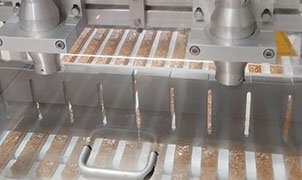 Baked Food Ultrasonic Cutting